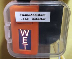 ../_images/leak-detector-m5stickC_wet.jpg